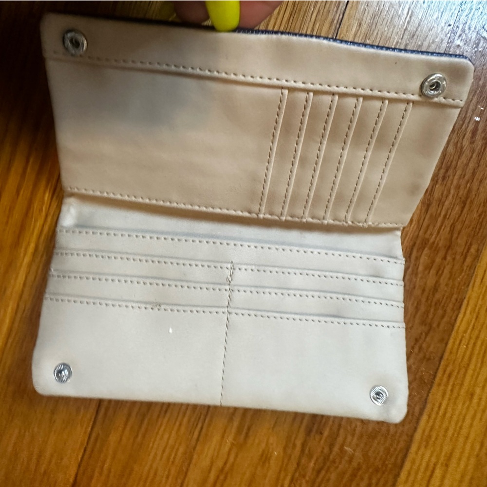 Guess wallet - Picture 2 of 4